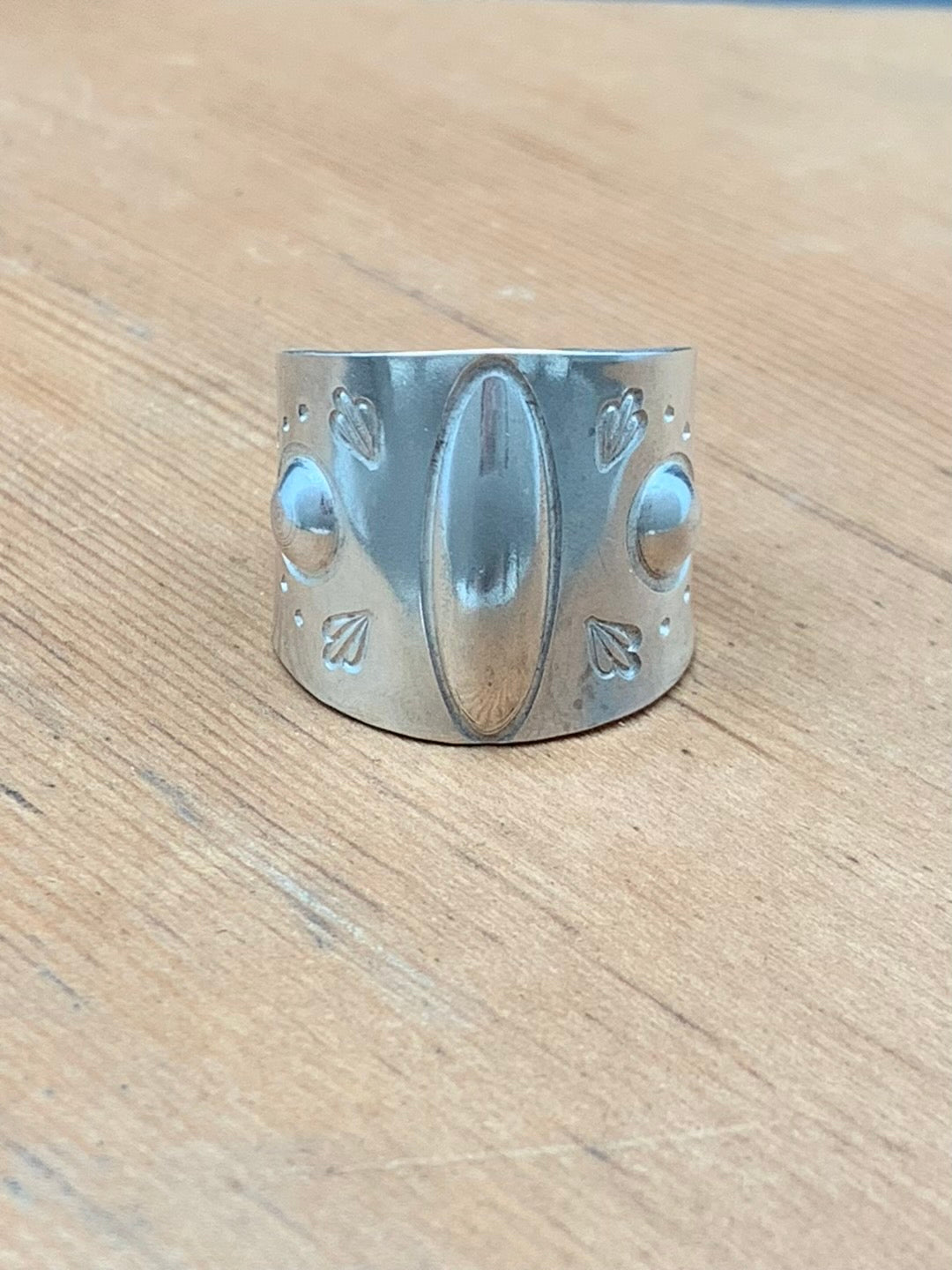 Oval Bump Out Ring