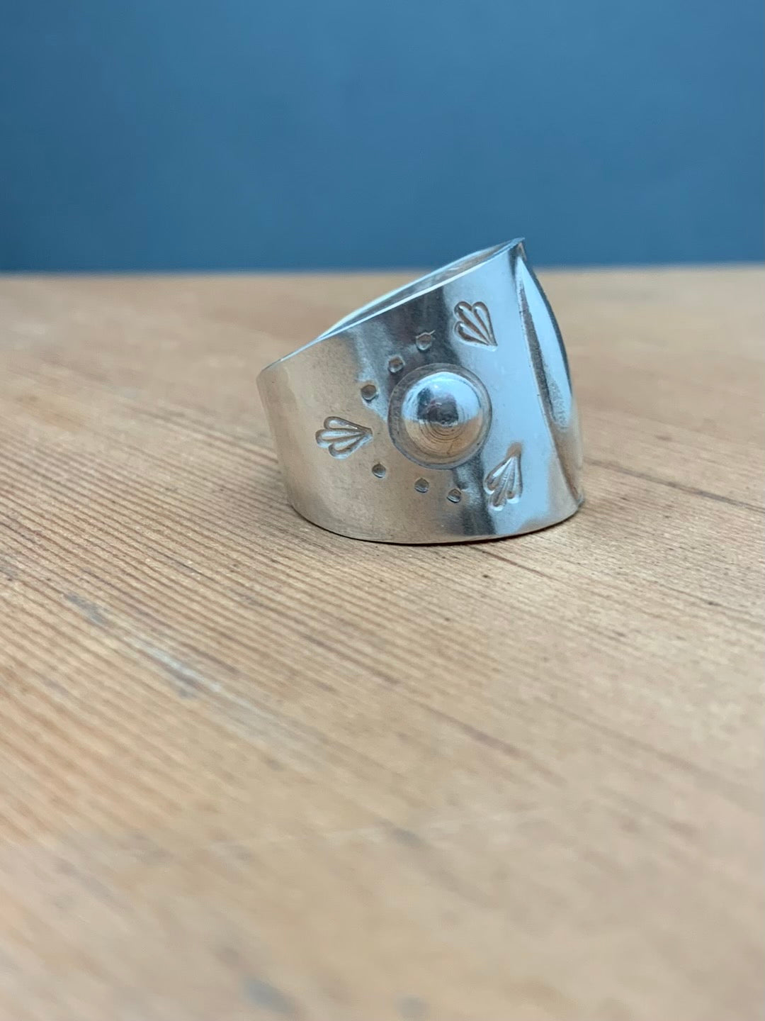 Oval Bump Out Ring