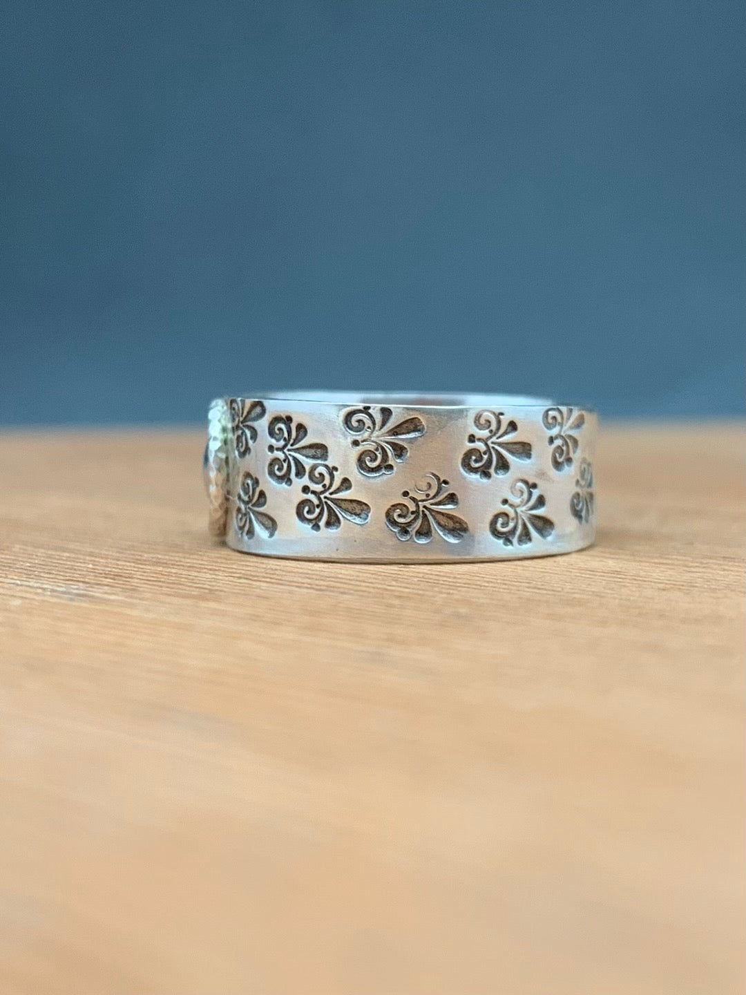 Round Bump Out w/ Stamped Band