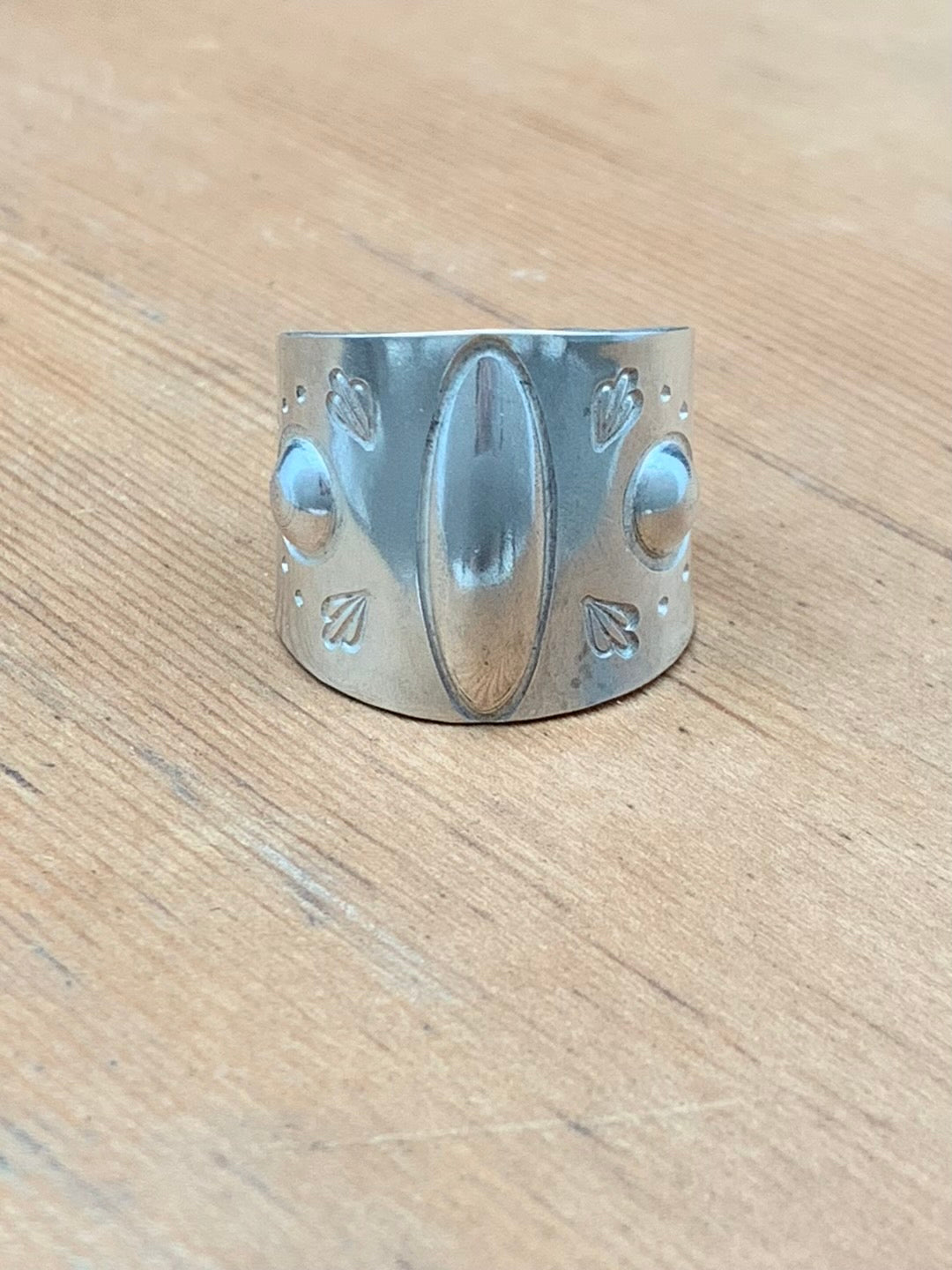 Oval Bump Out Ring