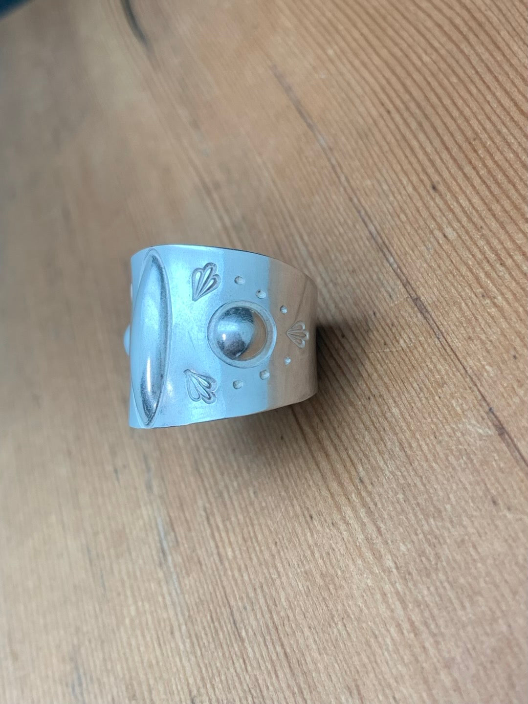 Oval Bump Out Ring