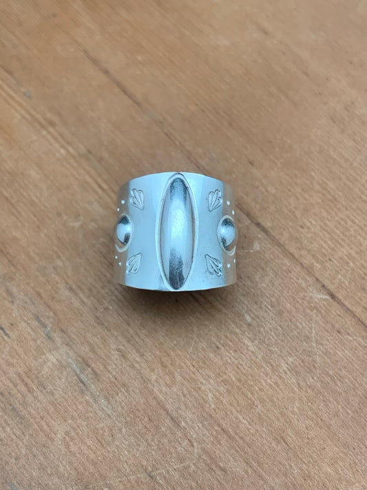 Oval Bump Out Ring